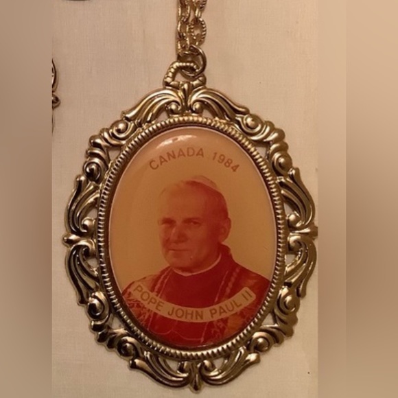 New vintage Pope John Paul II Memorabilia 1984 - Picture 1 of 9
